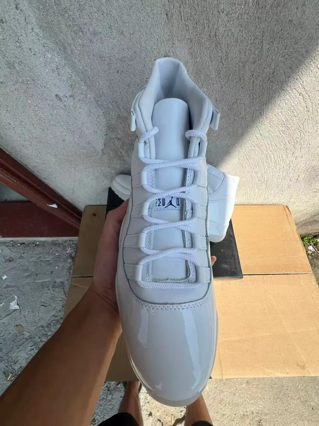 Air Jordan 11 Monocromáticos Brancos Tênis de Basquete 3