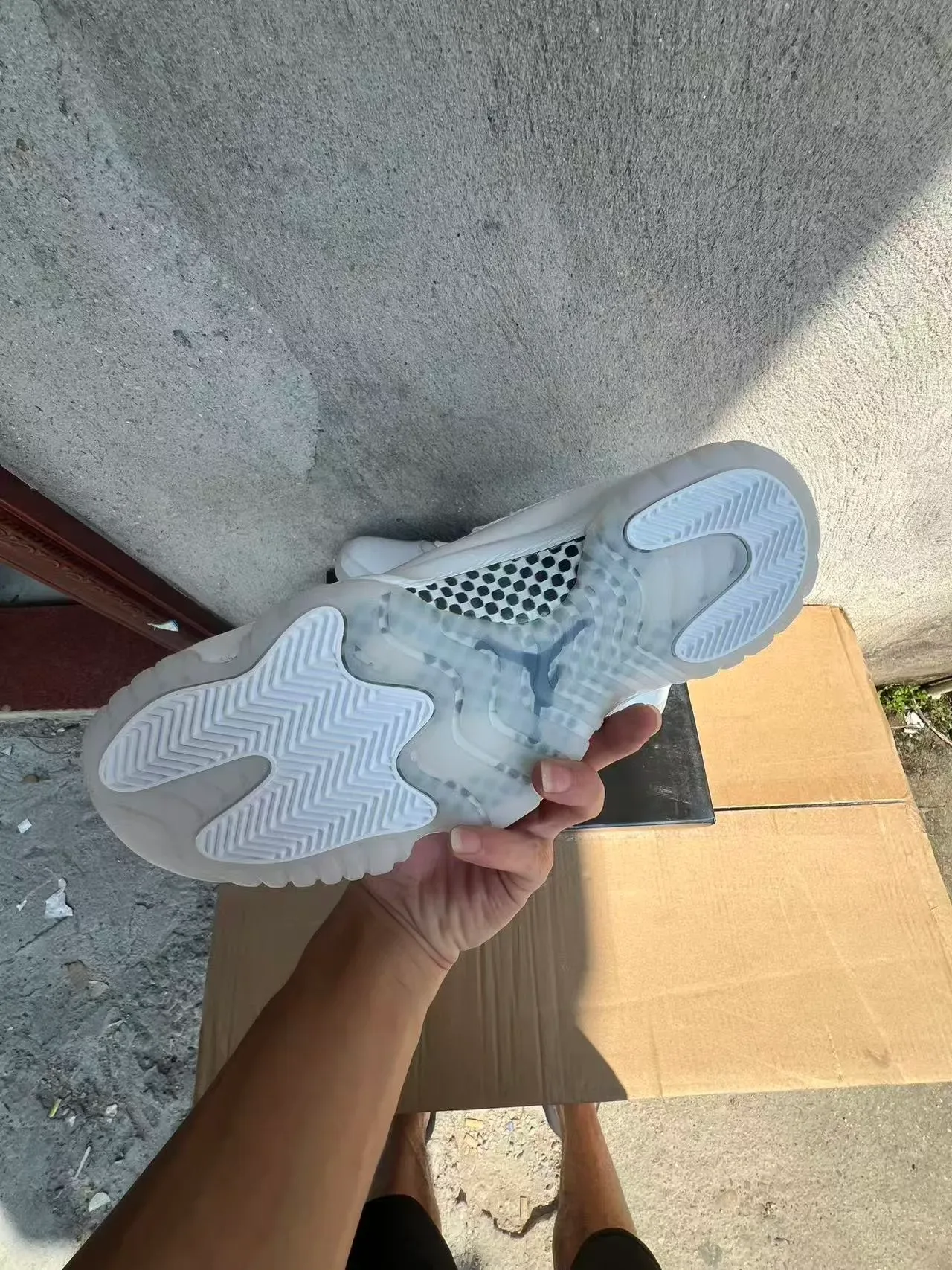 Air Jordan 11 Monocromáticos Brancos Tênis de Basquete 6