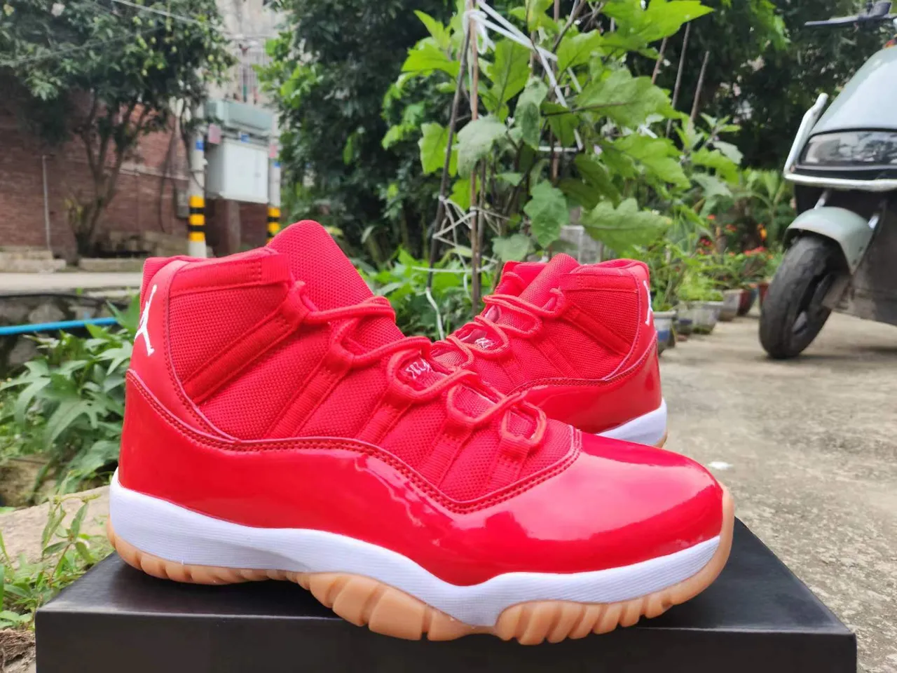 Air Jordan 11 Red Patent Leather Basketball Shoes 3