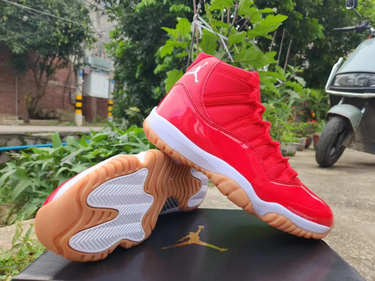 Air Jordan 11 Red Patent Leather Basketball Shoes 4