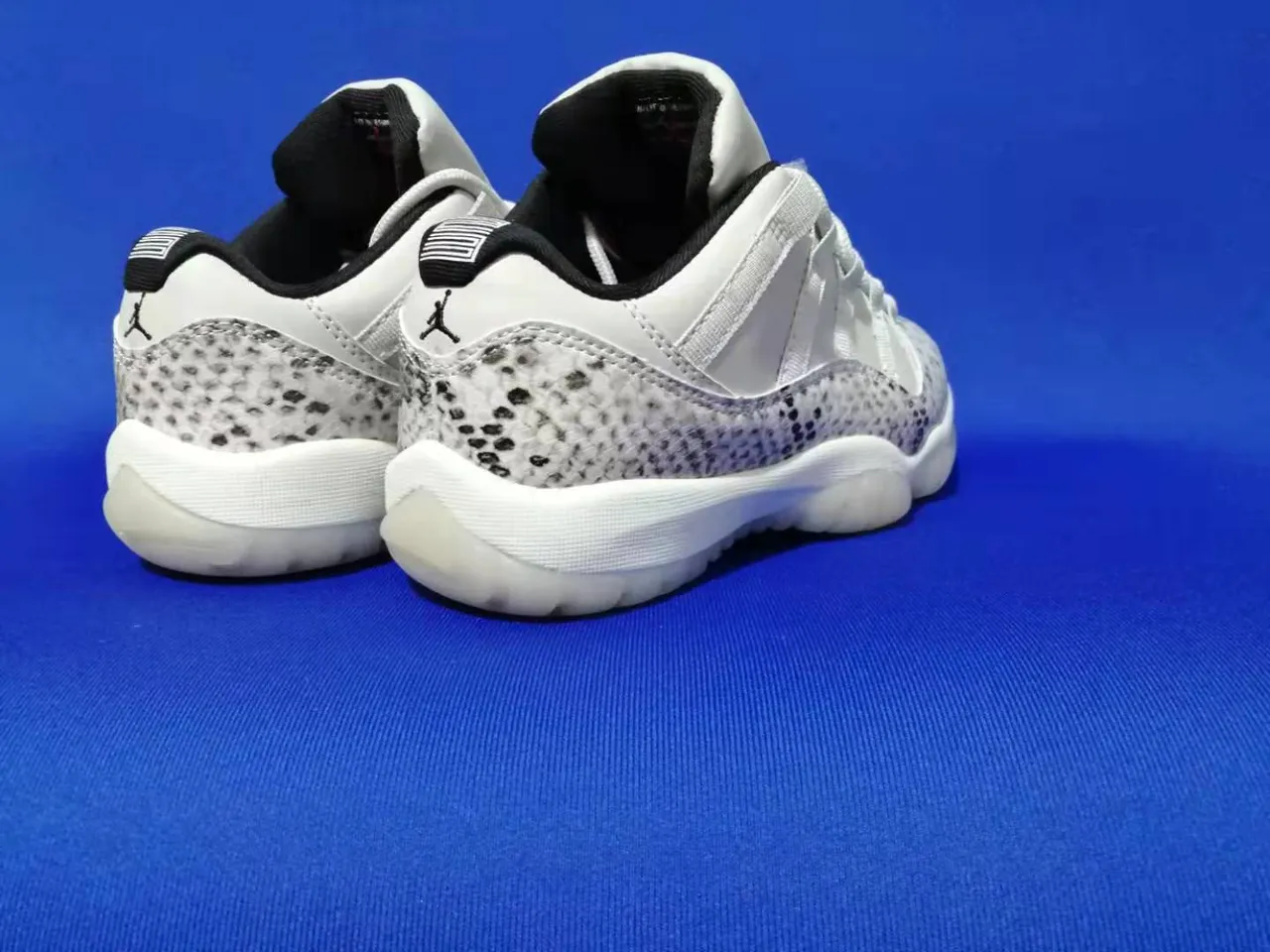 Air Jordan 11 Snakeskin White Black Basketball Shoes 2
