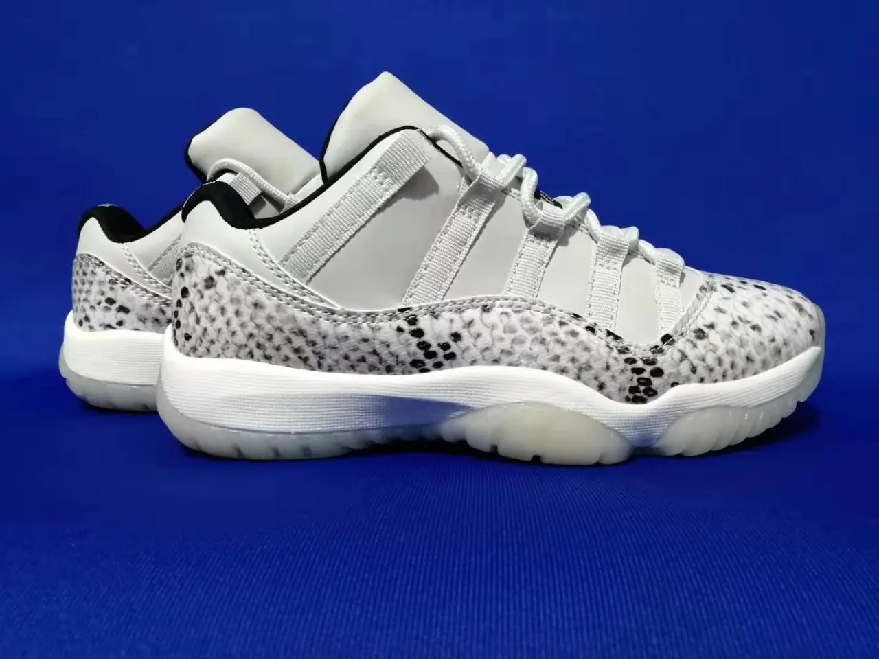 Air Jordan 11 Snakeskin White Black Basketball Shoes 3