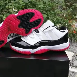 Air Jordan 11 白色黑色粉色篮球鞋