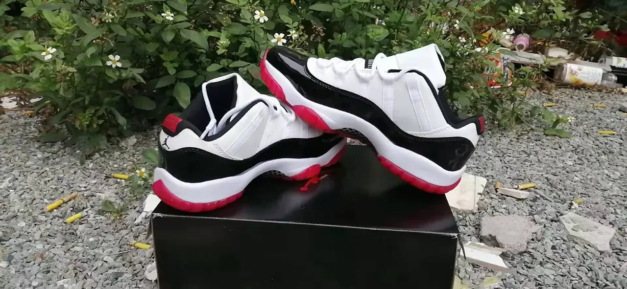 Air Jordan 11 Branco Preto Rosa Tênis de Basquete 2