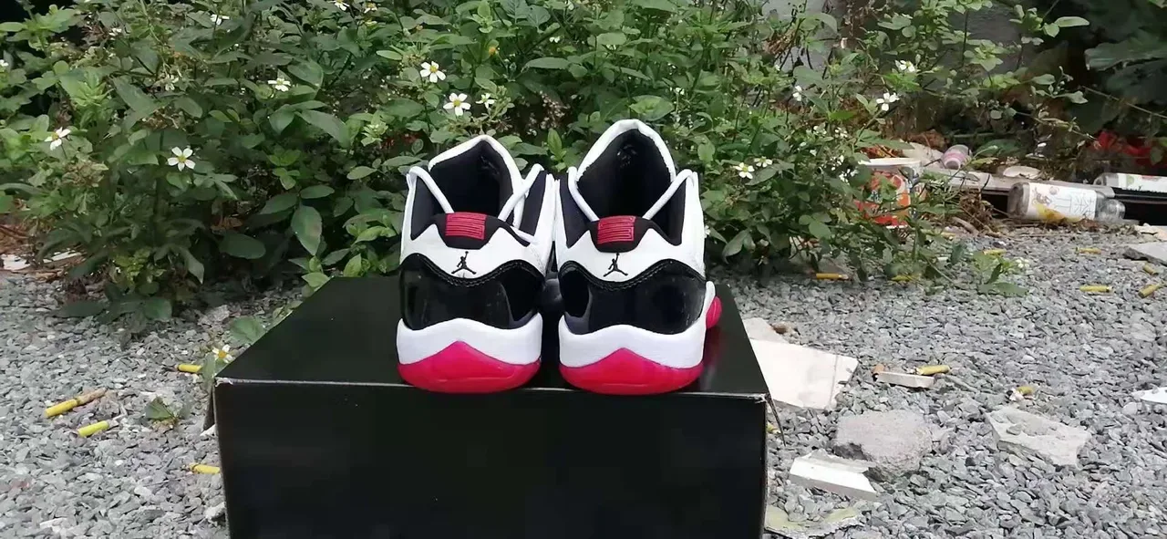 Air Jordan 11 Branco Preto Rosa Tênis de Basquete 3
