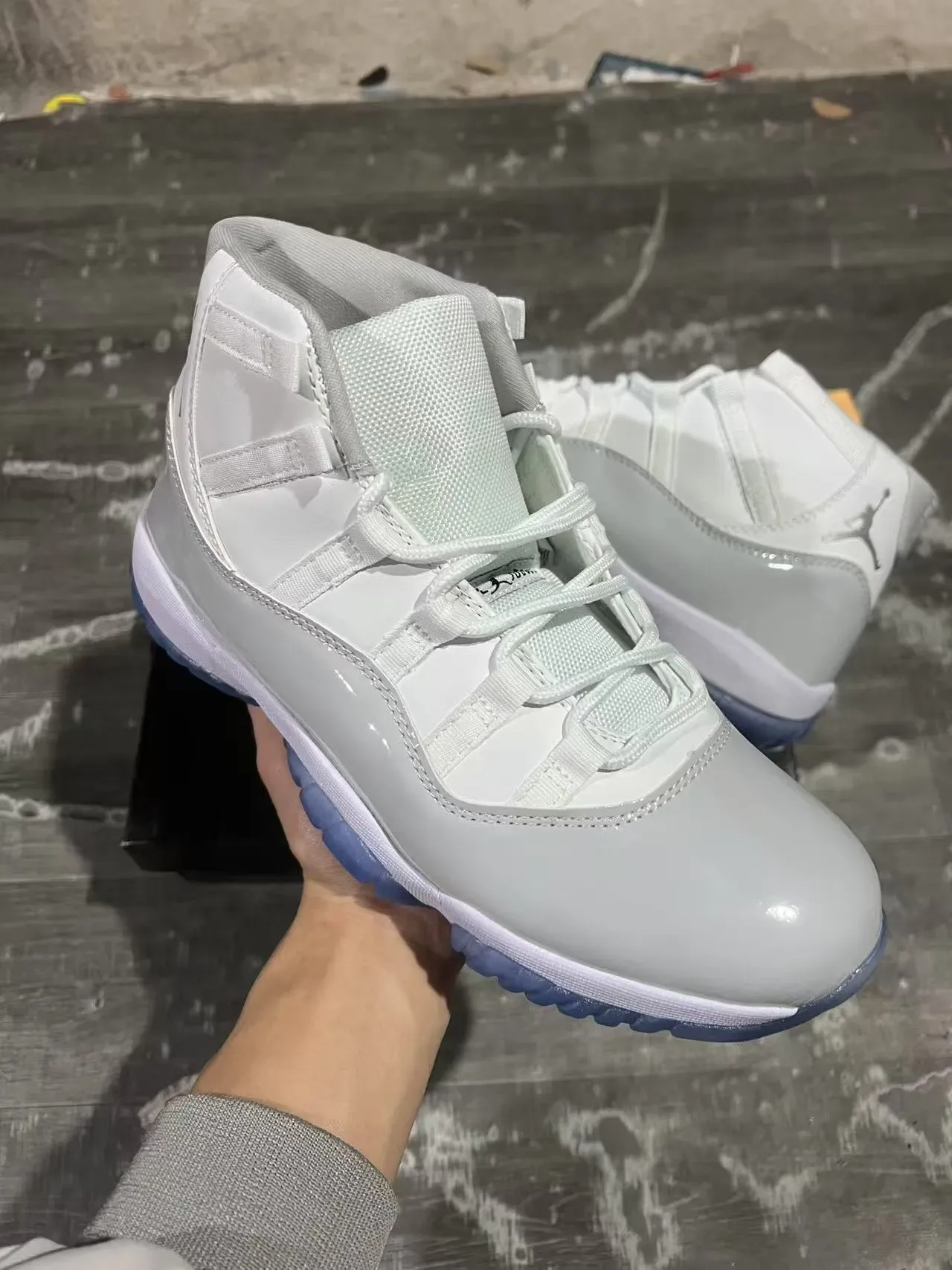 Air Jordan 11 Blanc Gris clair Patent Ice Blue Chaussures de basketball 2