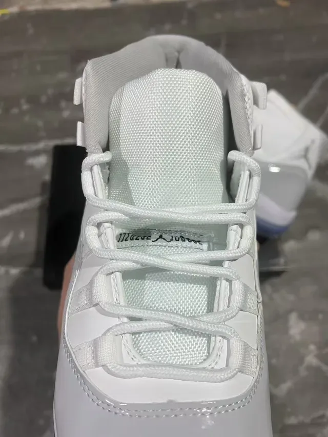 Air Jordan 11 Blanc Gris clair Patent Ice Blue Chaussures de basketball 4