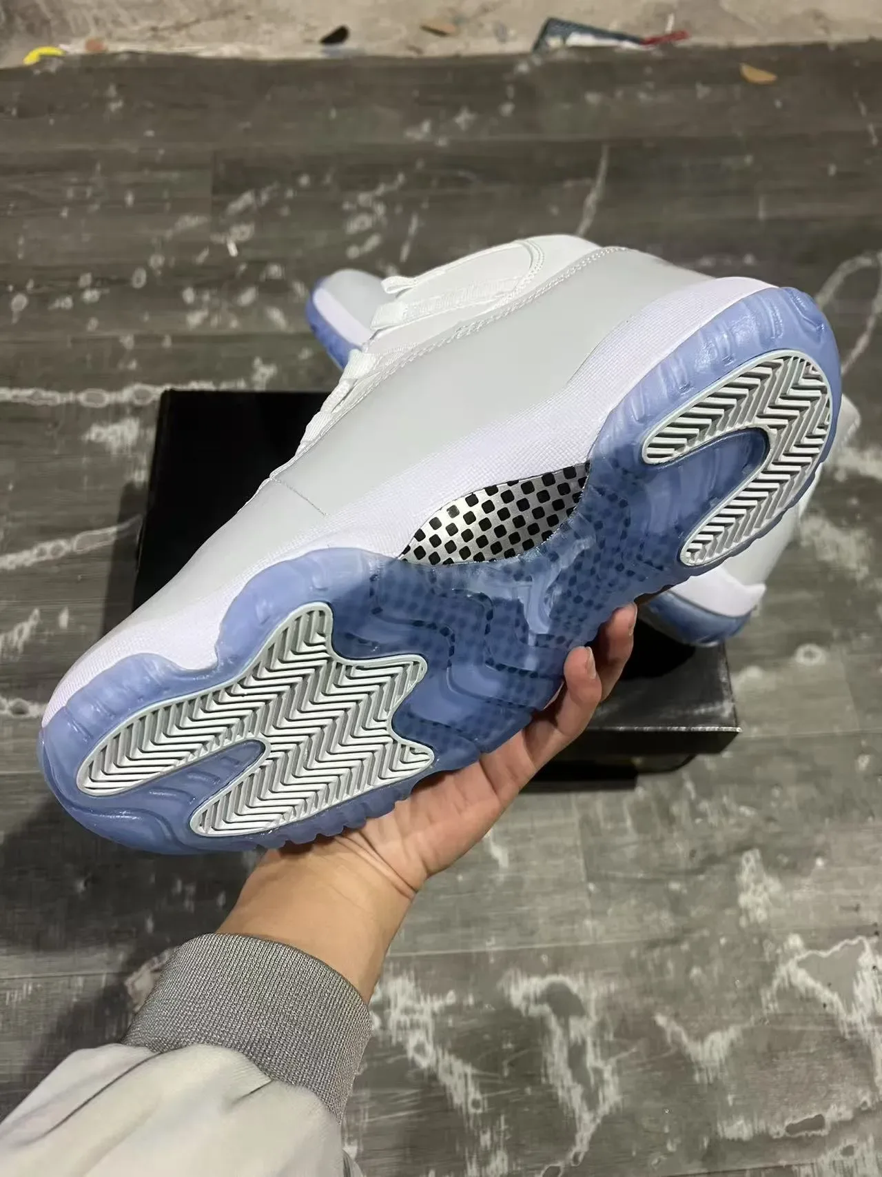 Air Jordan 11 Blanc Gris clair Patent Ice Blue Chaussures de basketball 6