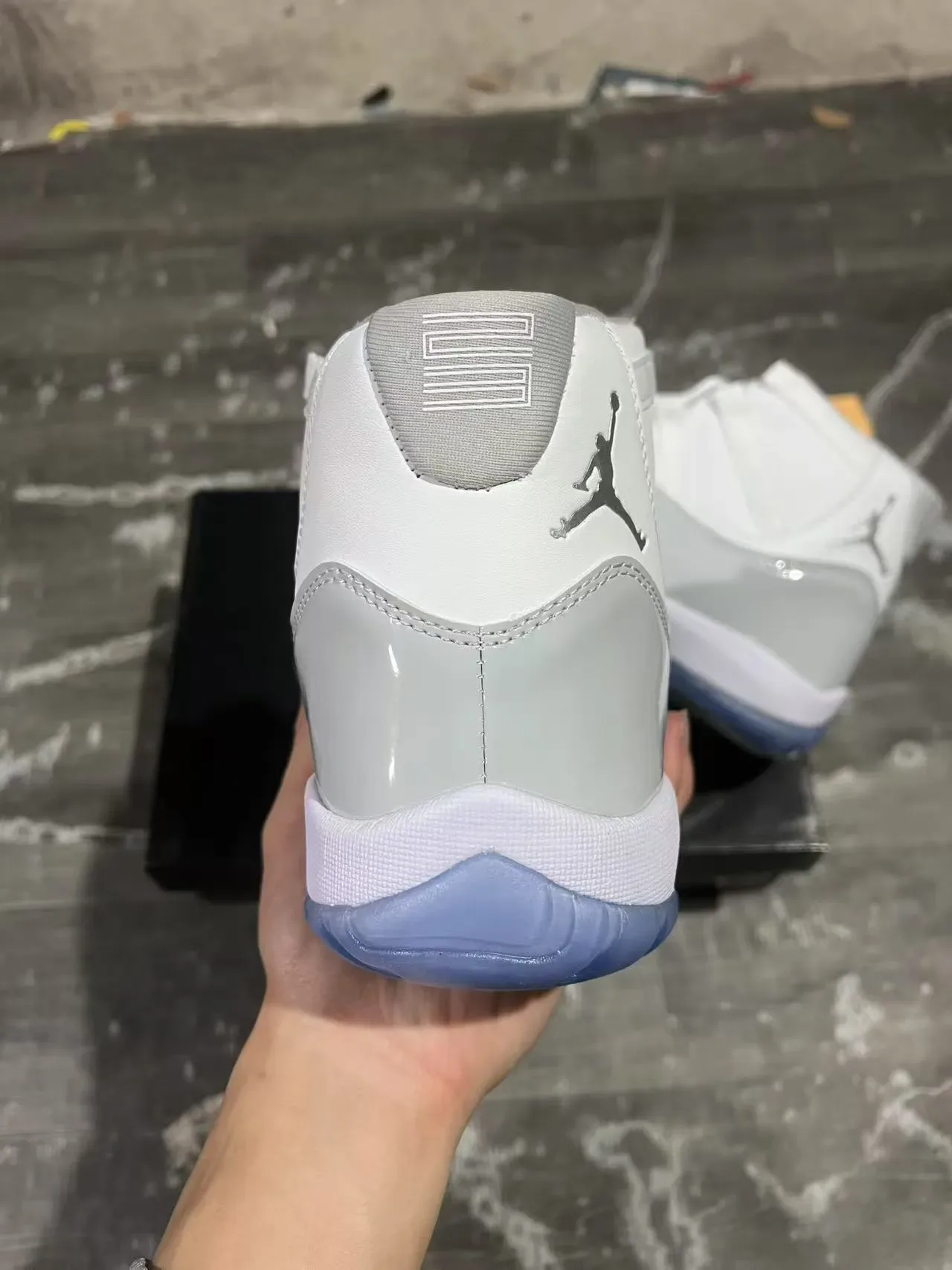 Air Jordan 11 Blanc Gris clair Patent Ice Blue Chaussures de basketball 8