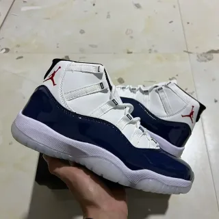 Air Jordan 11 白色海军蓝 漆皮篮球鞋