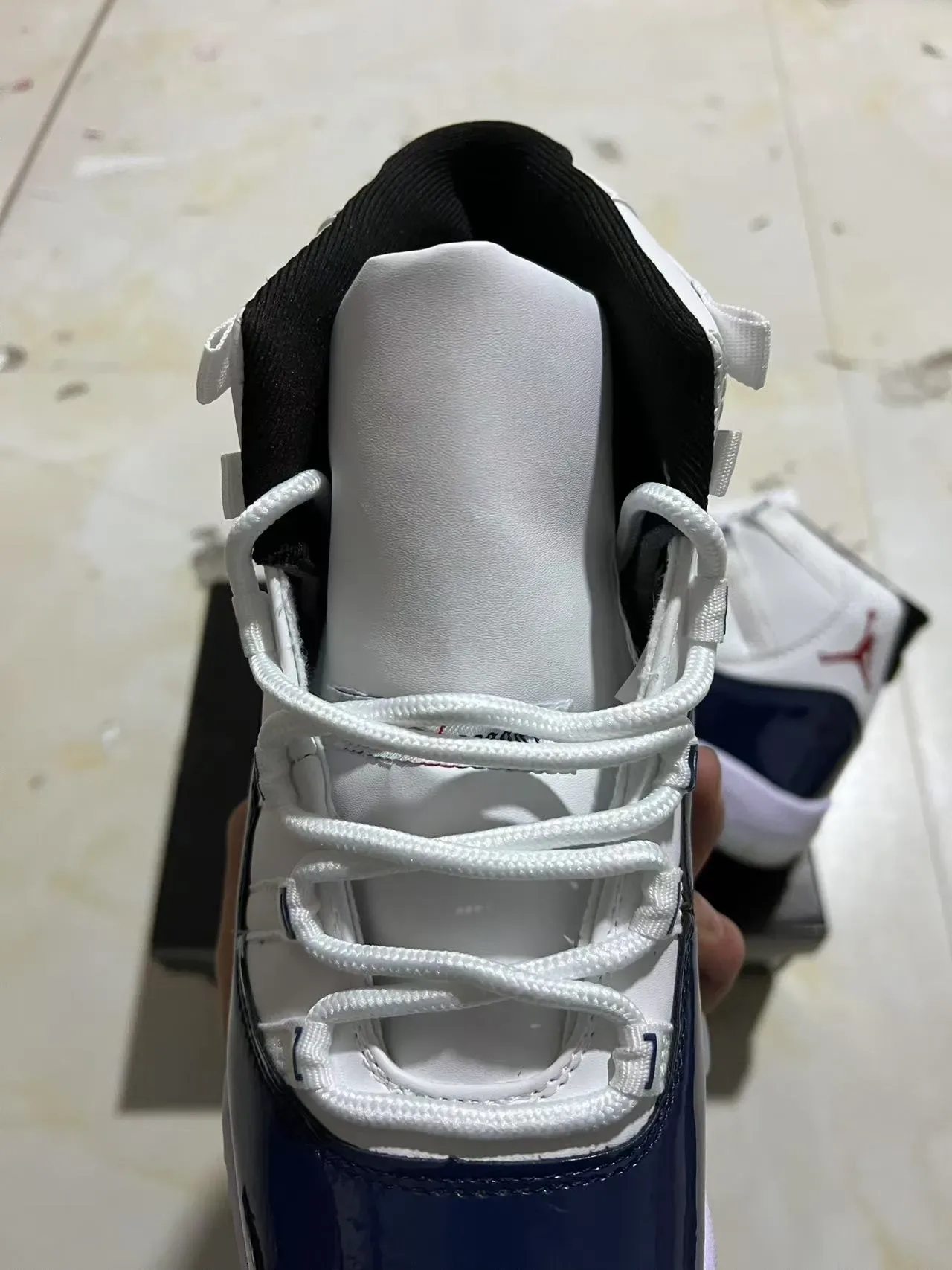 Air Jordan 11 Tênis de Basquete Branco Navy Couro Patentado 3