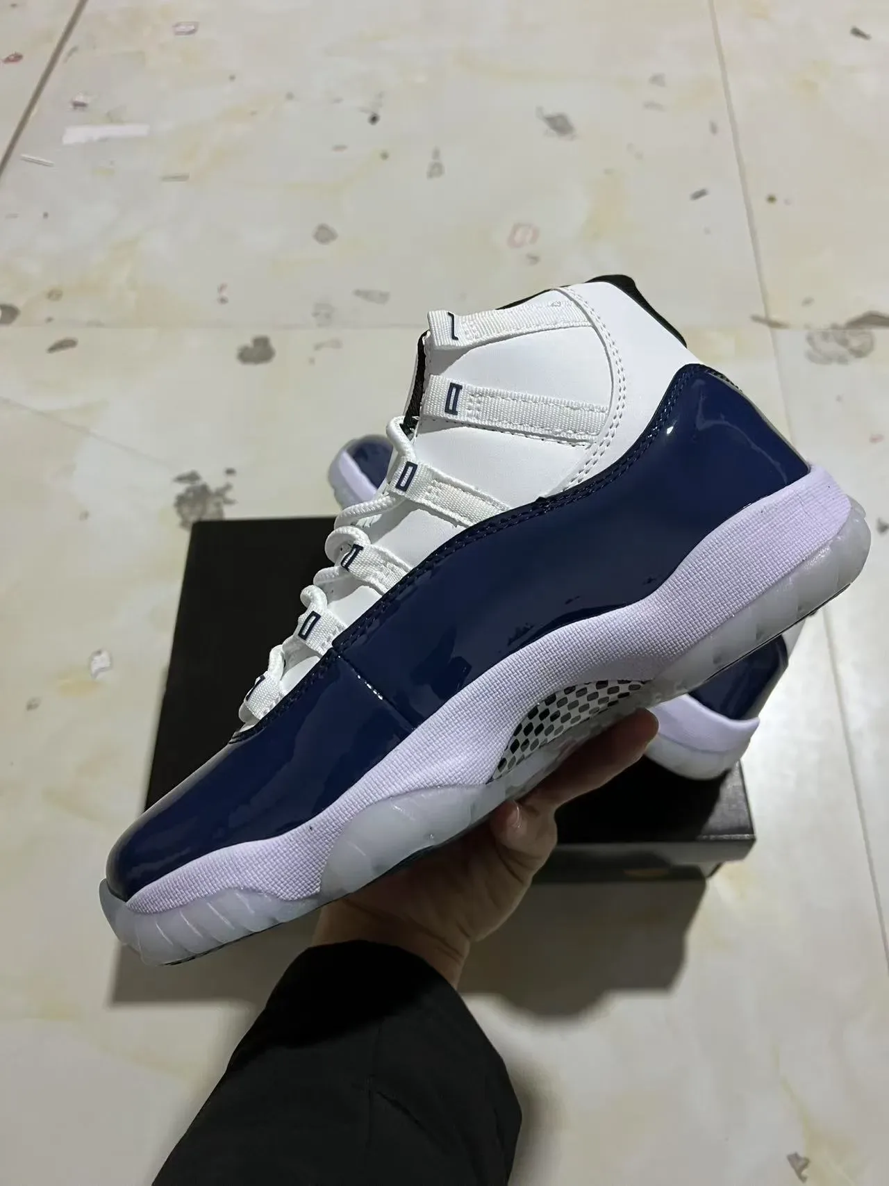 Air Jordan 11 Tênis de Basquete Branco Navy Couro Patentado 4