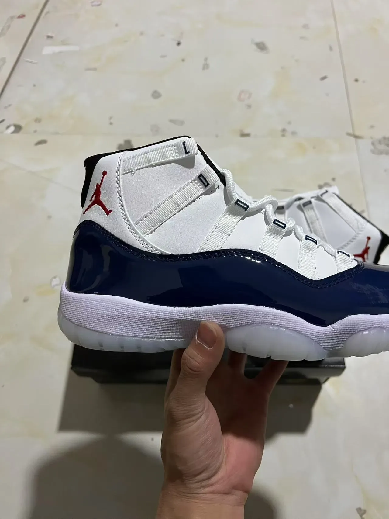 Air Jordan 11 Tênis de Basquete Branco Navy Couro Patentado 6