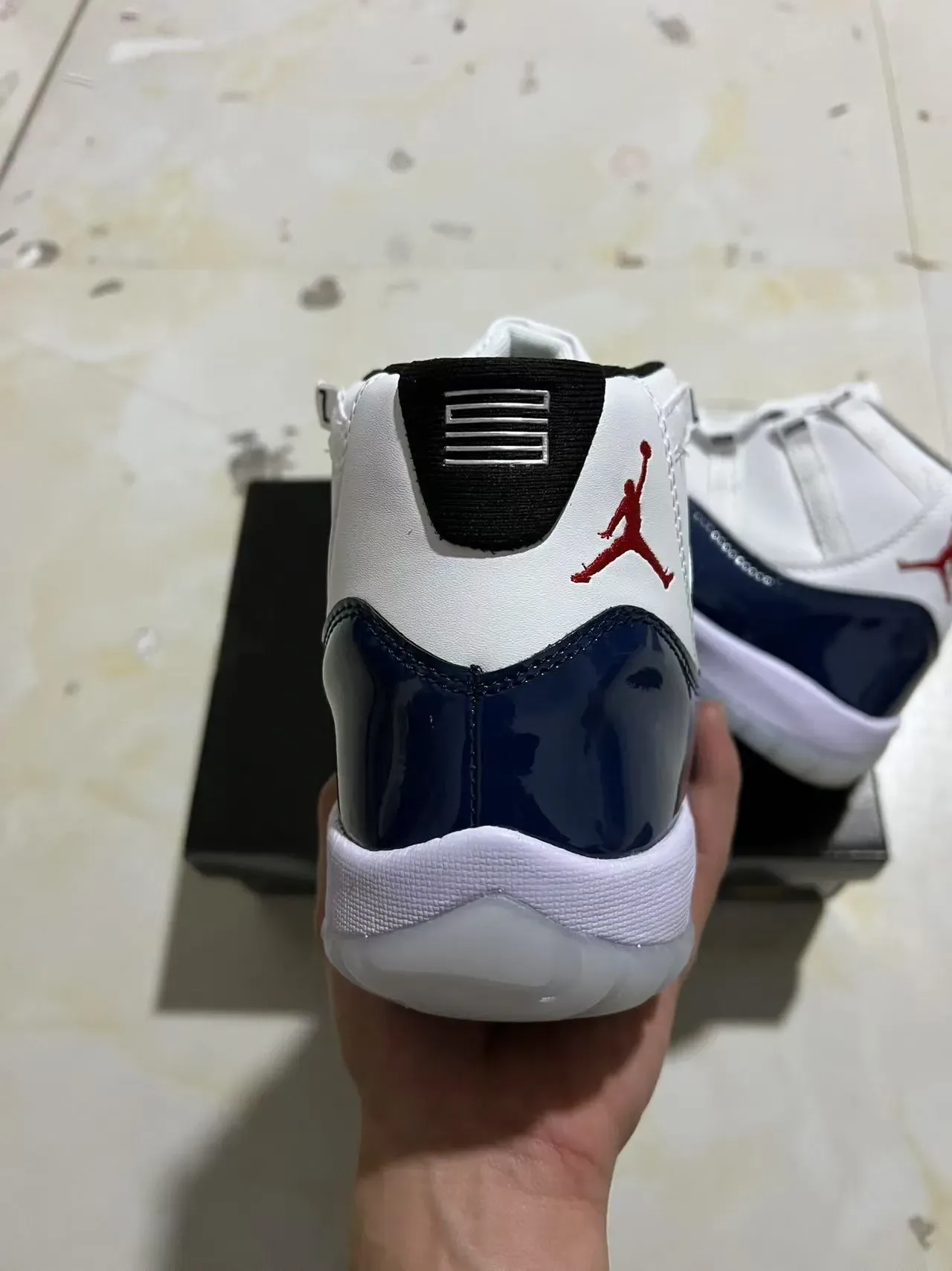 Air Jordan 11 Tênis de Basquete Branco Navy Couro Patentado 7