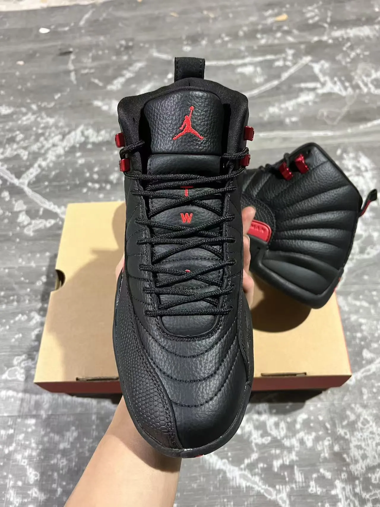 Tênis de basquete Air Jordan 12 Jumpman preto e vermelho 3