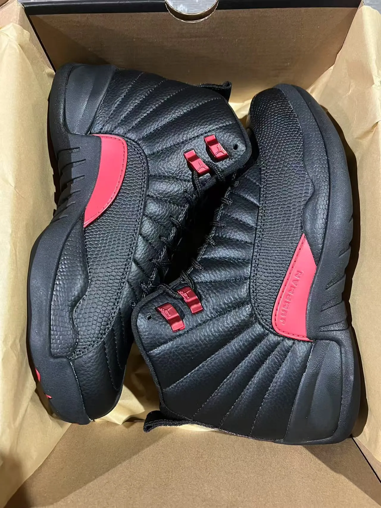 Tênis de basquete Air Jordan 12 Jumpman preto e vermelho 9