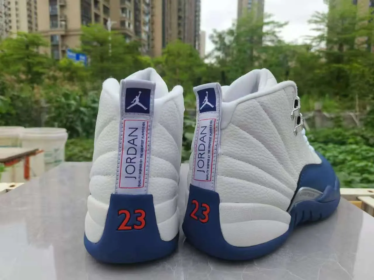 Tênis de basquete Air Jordan 12 branco preto dourado 4