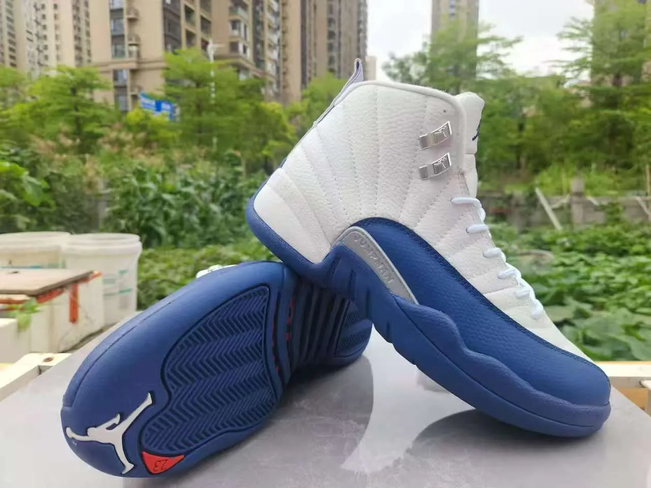 Tênis de basquete Air Jordan 12 branco preto dourado 6