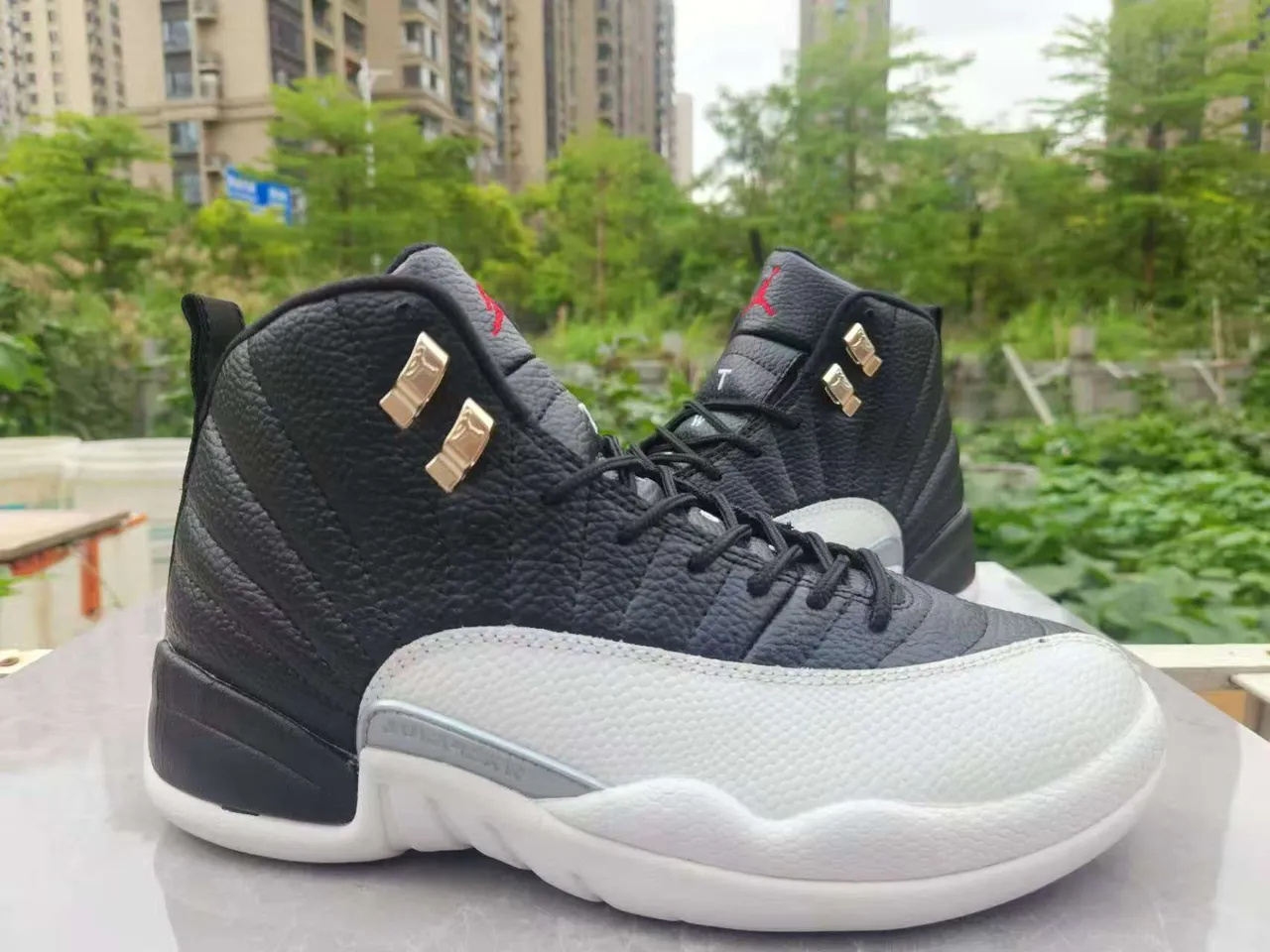 Tênis de basquete Air Jordan 12 branco preto dourado 7