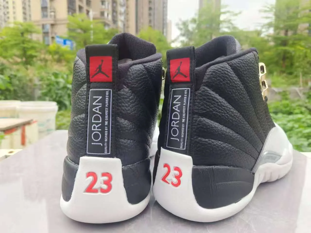 Tênis de basquete Air Jordan 12 branco preto dourado 8