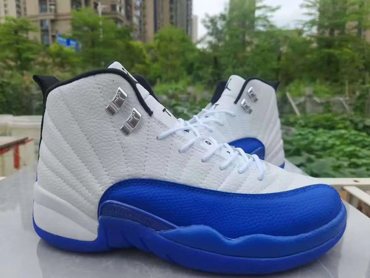 Tênis de basquete Air Jordan 12 branco preto dourado 17