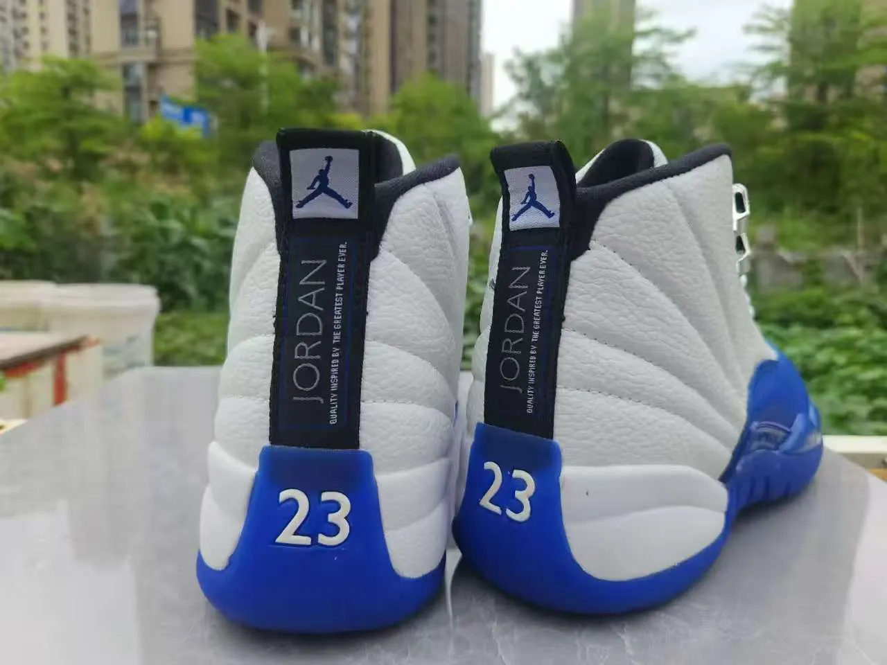Tênis de basquete Air Jordan 12 branco preto dourado 19