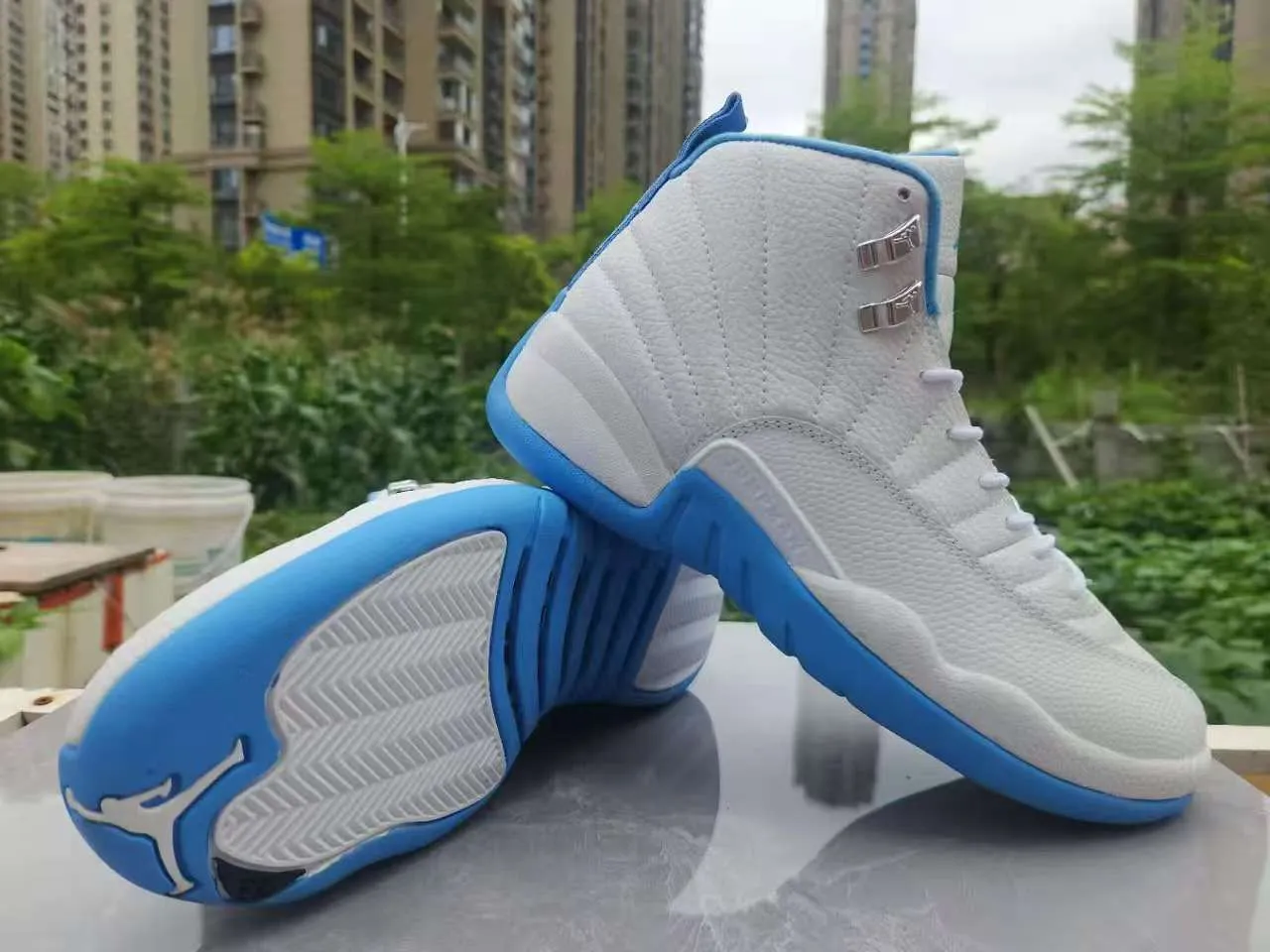 Tênis de basquete Air Jordan 12 branco preto dourado 21