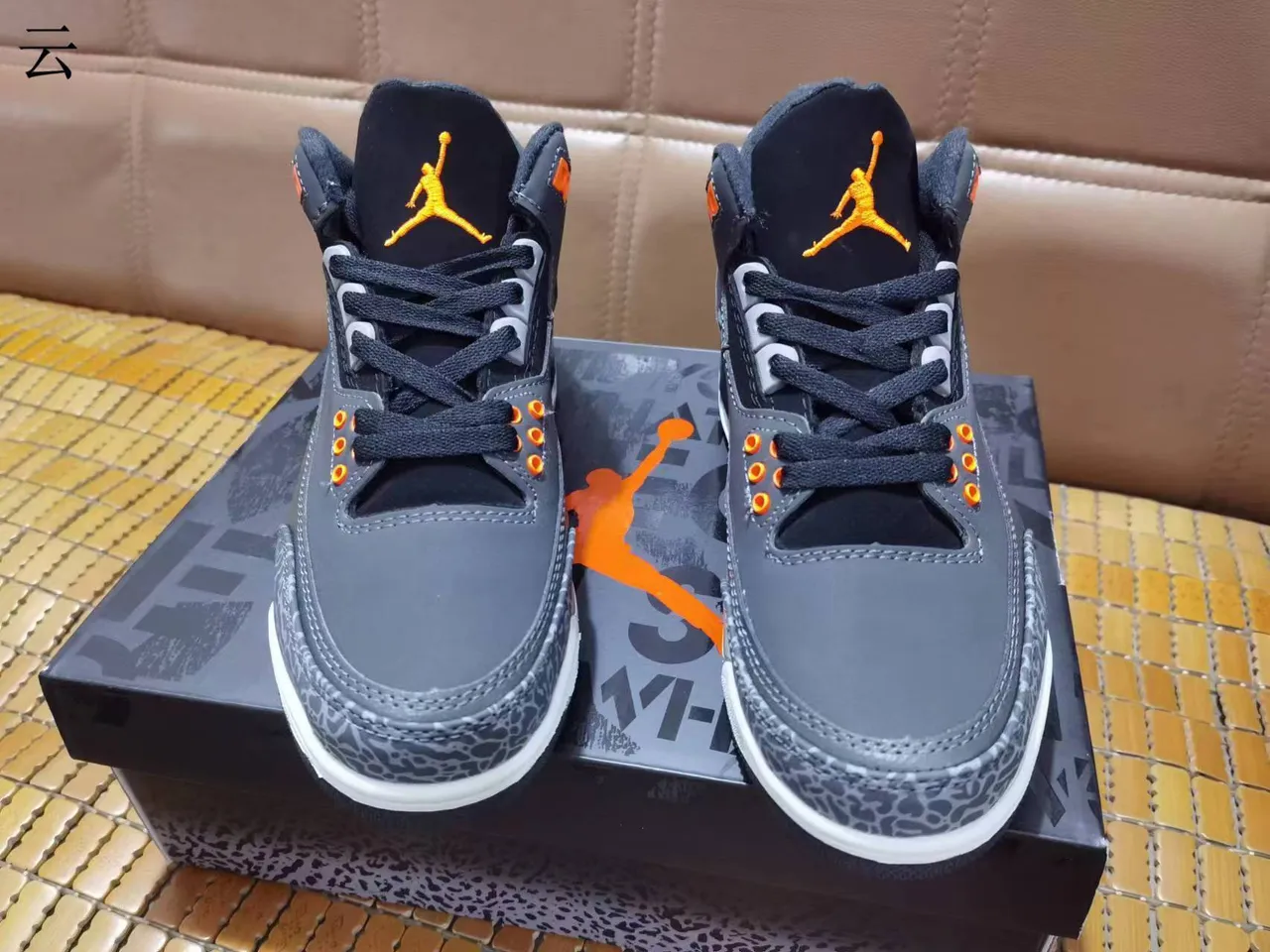 Chaussures de basketball Air Jordan 3 gris foncé et orange à imprimé éléphant 2