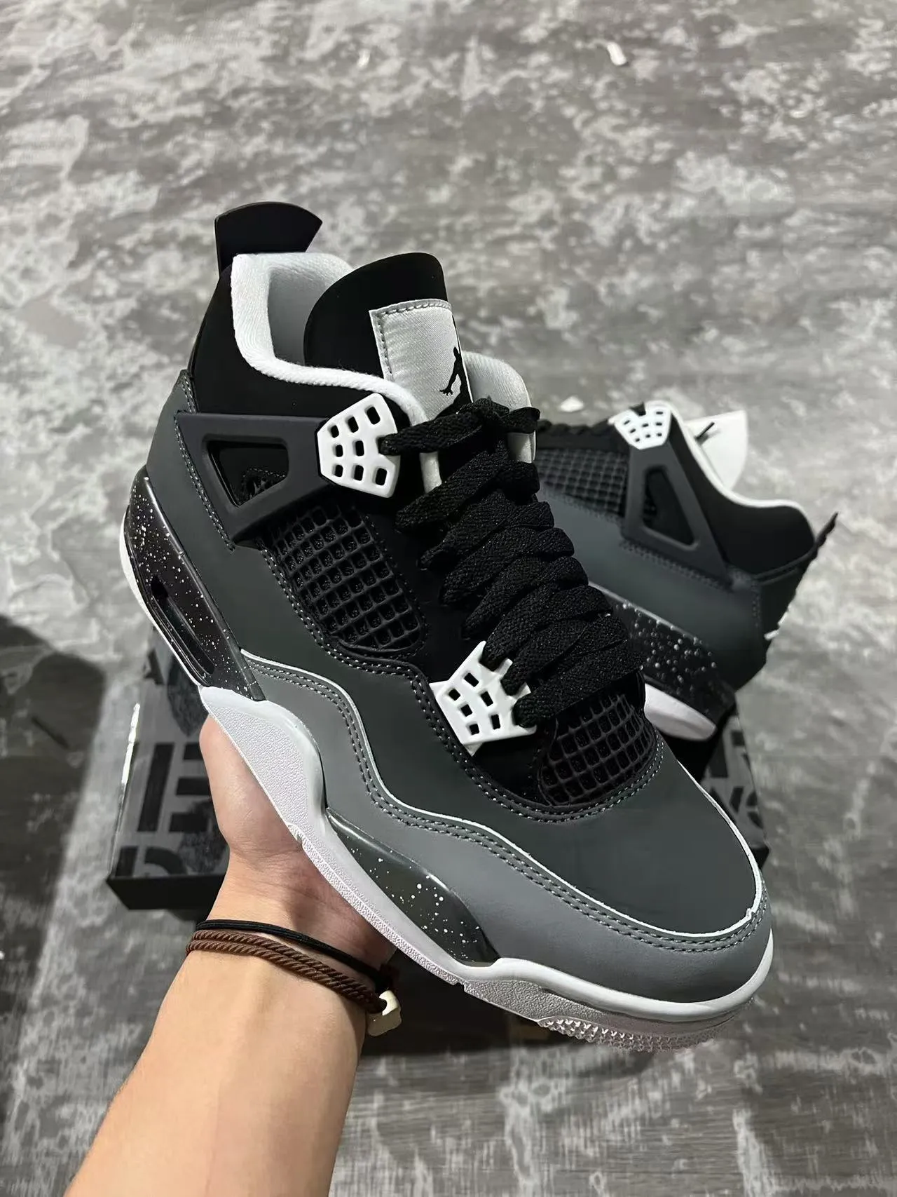 Chaussures de basketball Air Jordan 4 noir et gris moucheté 2