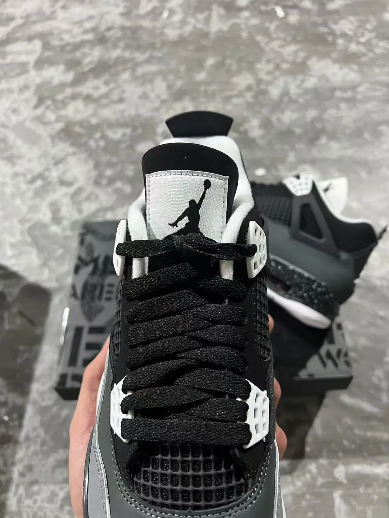 Chaussures de basketball Air Jordan 4 noir et gris moucheté 4