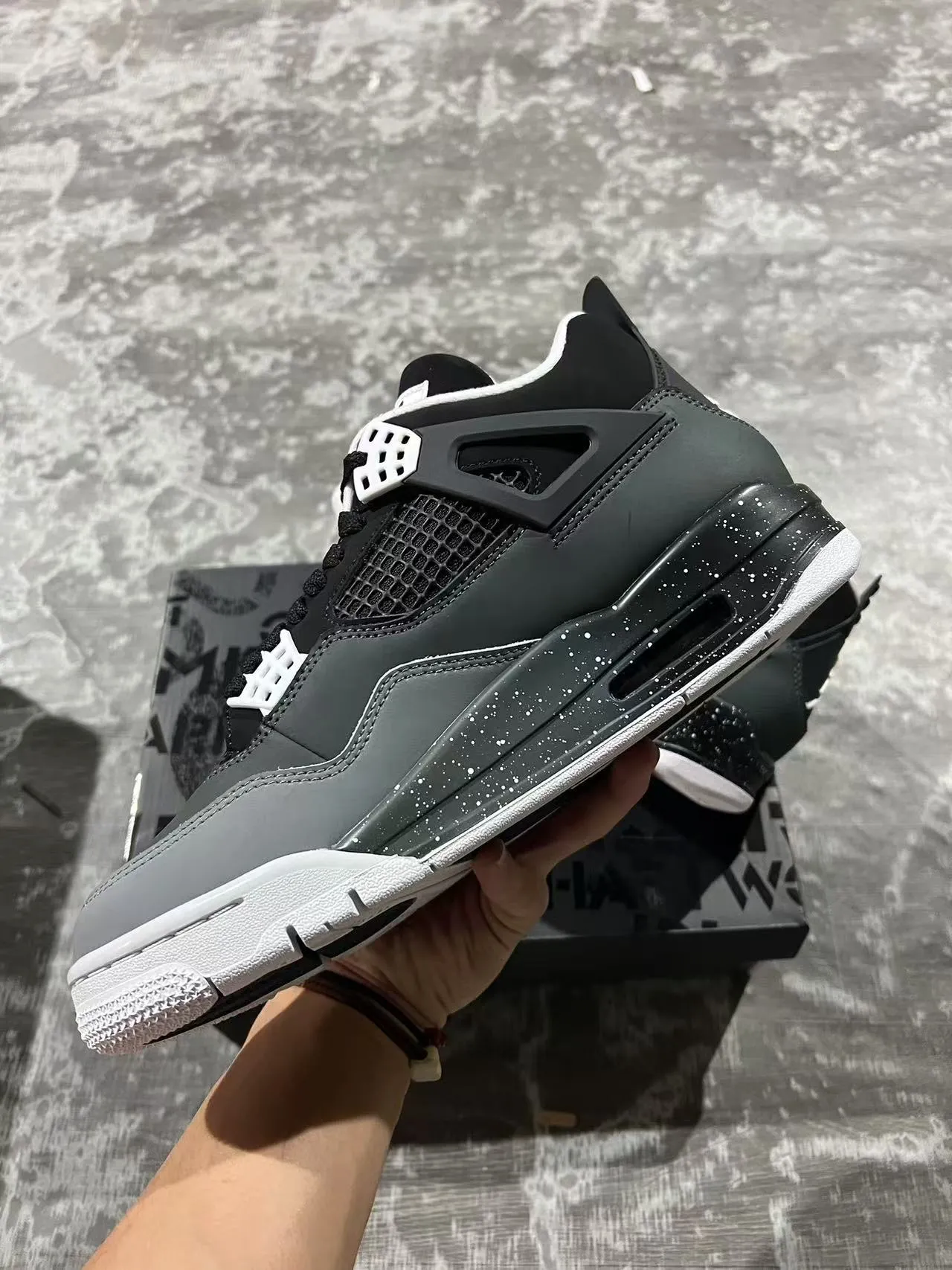 Chaussures de basketball Air Jordan 4 noir et gris moucheté 5