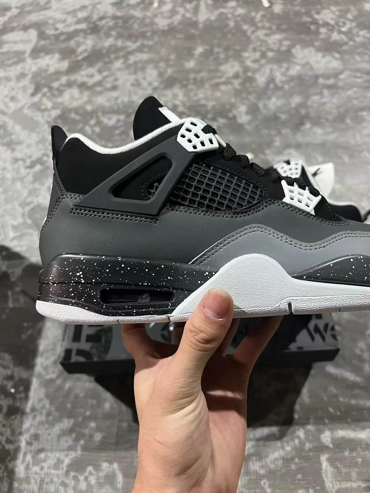 Chaussures de basketball Air Jordan 4 noir et gris moucheté 7