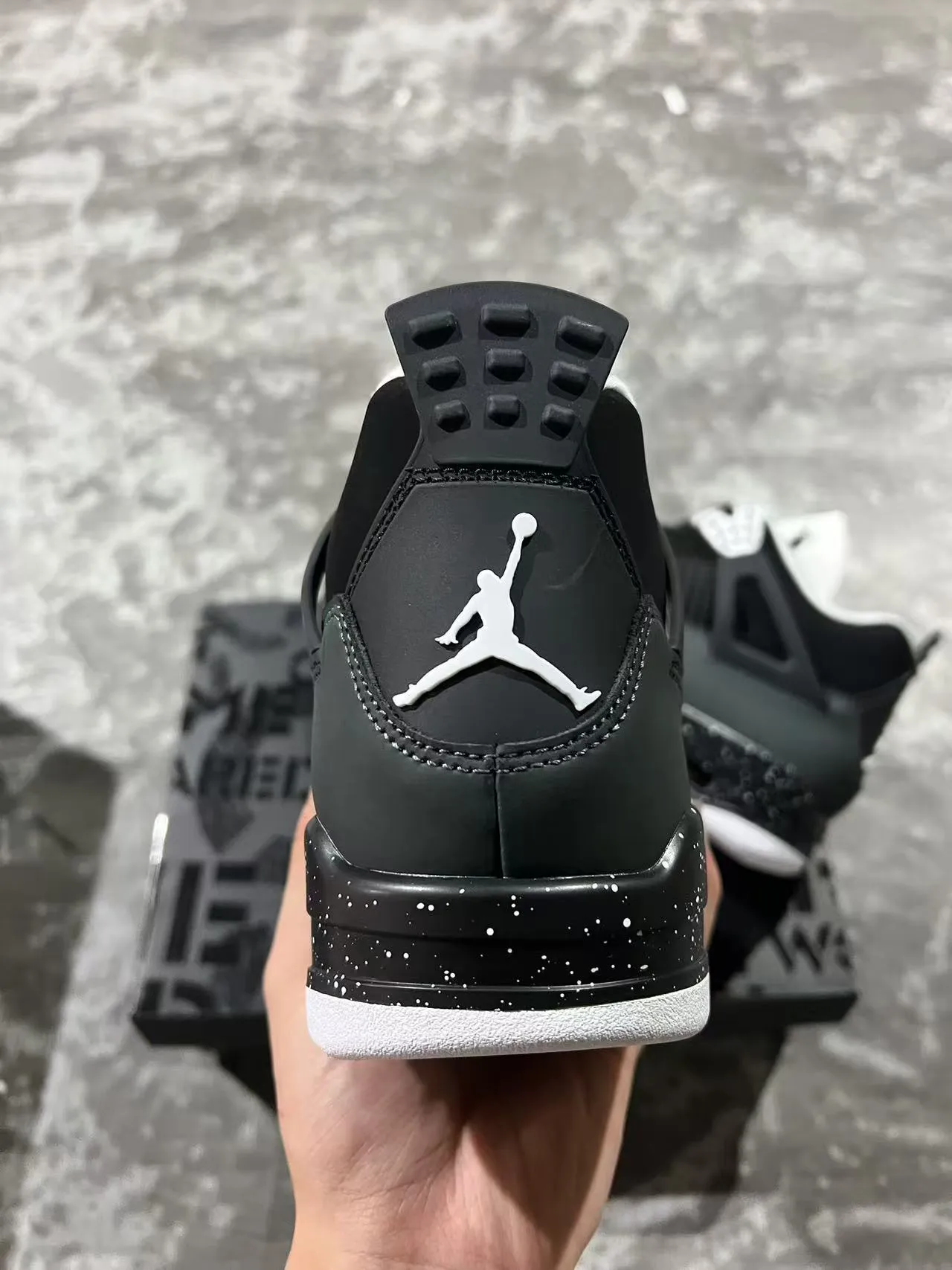 Chaussures de basketball Air Jordan 4 noir et gris moucheté 8