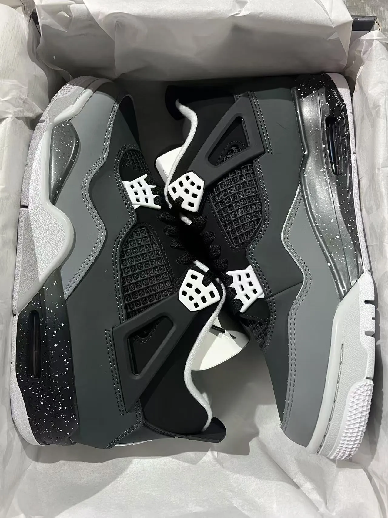 Chaussures de basketball Air Jordan 4 noir et gris moucheté 9