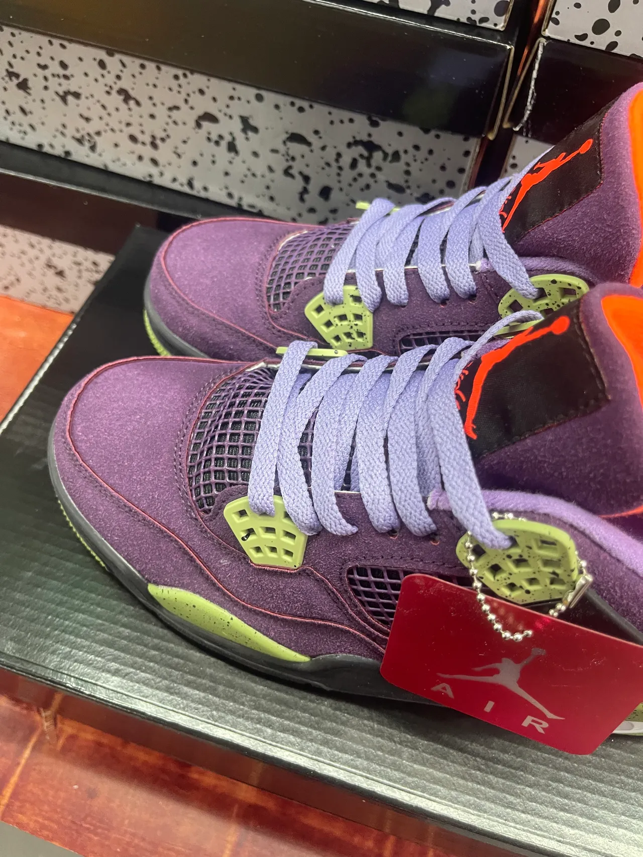 Chaussures de basketball Air Jordan 4 violet et vert lime mouchetées 3