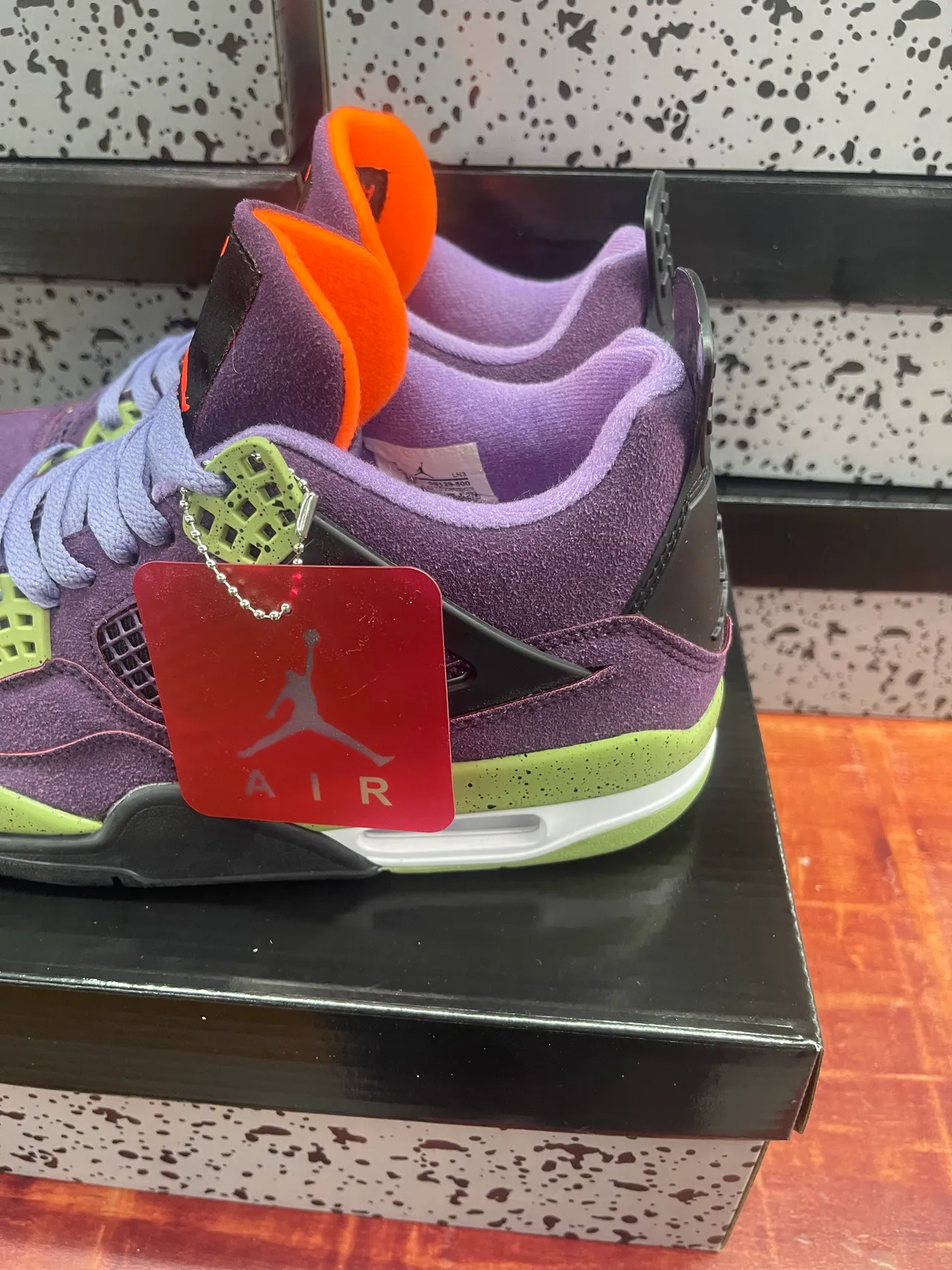 Chaussures de basketball Air Jordan 4 violet et vert lime mouchetées 5