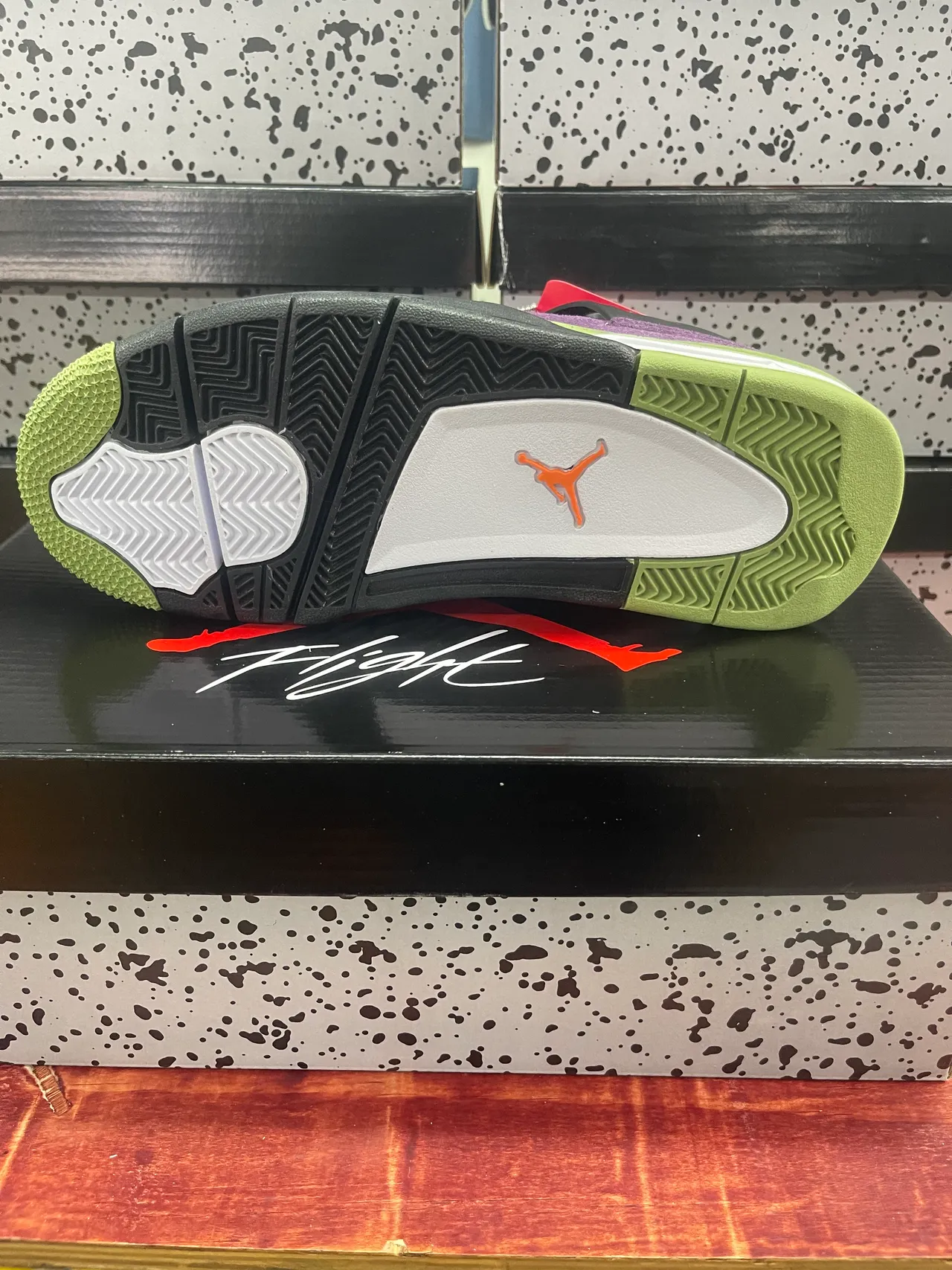 Chaussures de basketball Air Jordan 4 violet et vert lime mouchetées 7
