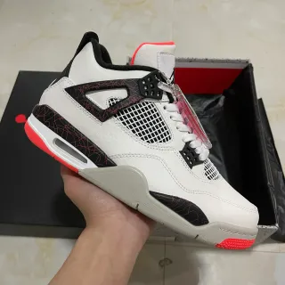 Air Jordan 4 白黑红爆裂纹篮球鞋