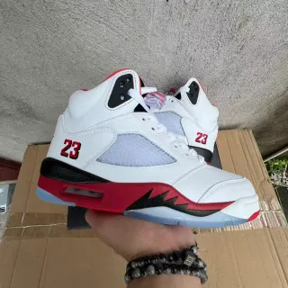 Air Jordan 5 白红黑篮球鞋