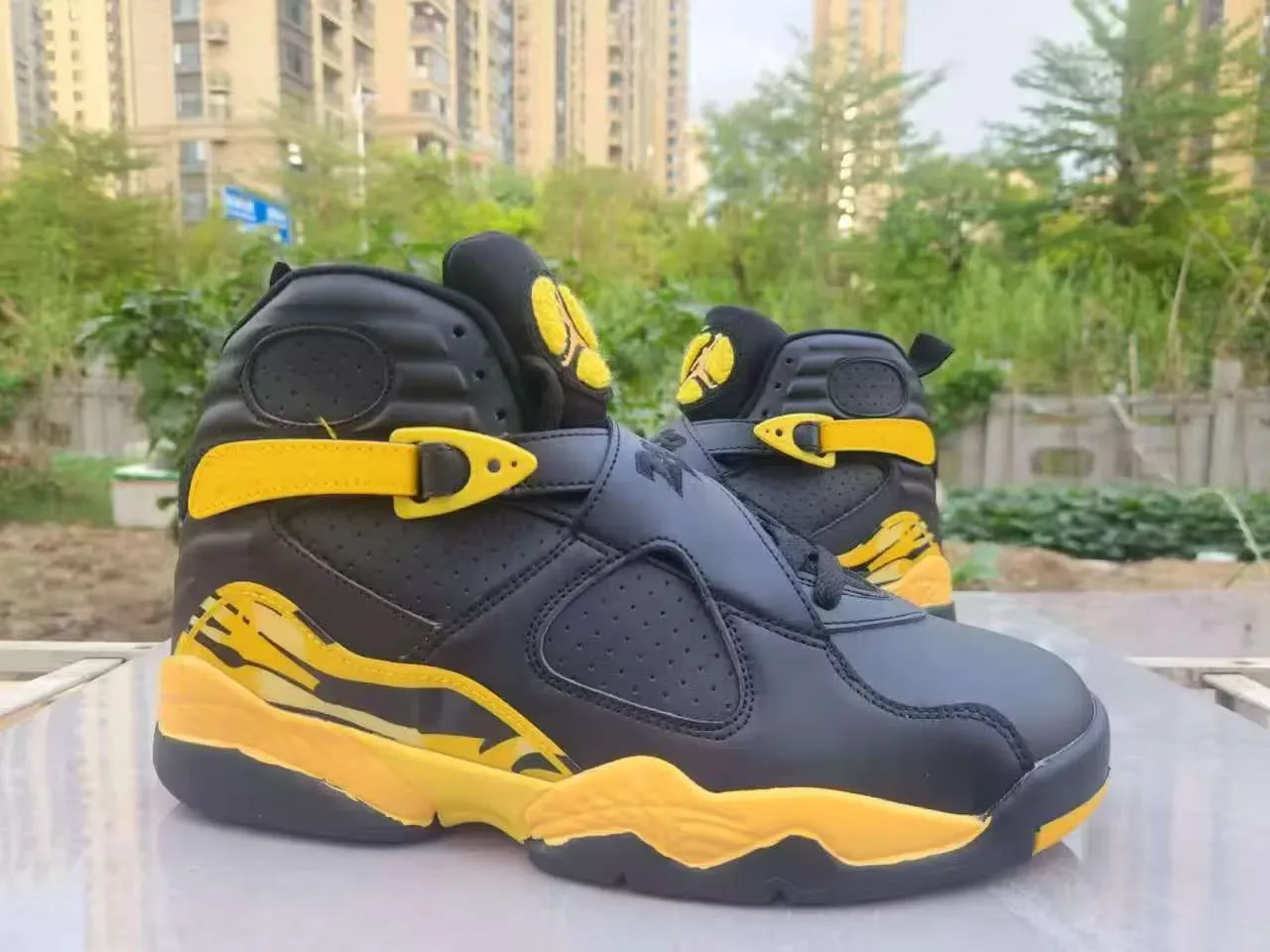 Air Jordan 8 Chaussures de Basketball Noir et Jaune 2
