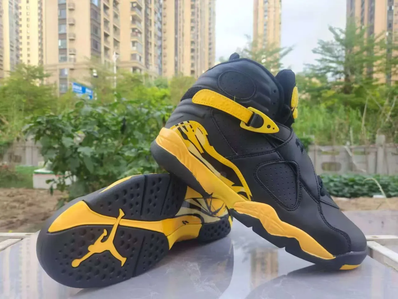 Air Jordan 8 Chaussures de Basketball Noir et Jaune 4