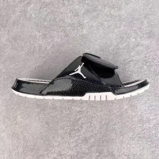 Air Jordan Hydro Slide ब्लैक स्नेकस्किन टेक्सचर स्लिपर्स