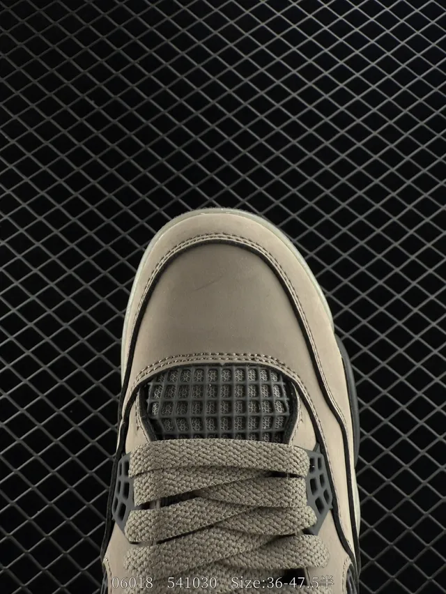 Air Jordan IV बेज ब्लैक हाई-टॉप सिल्हूट तौपे लेदर और मेश अपर बास्केटबॉल जूते 2