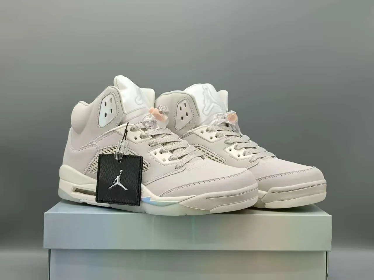 Air Jordan White Beige High-Top Monochrome Basketball Shoes 2