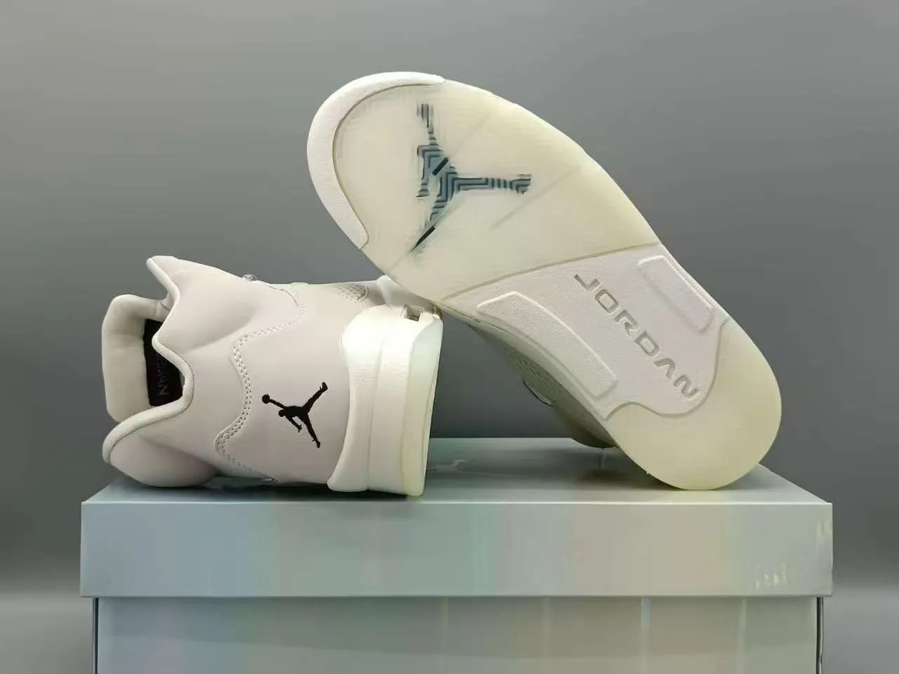 Air Jordan White Beige High-Top Monochrome Basketball Shoes 5