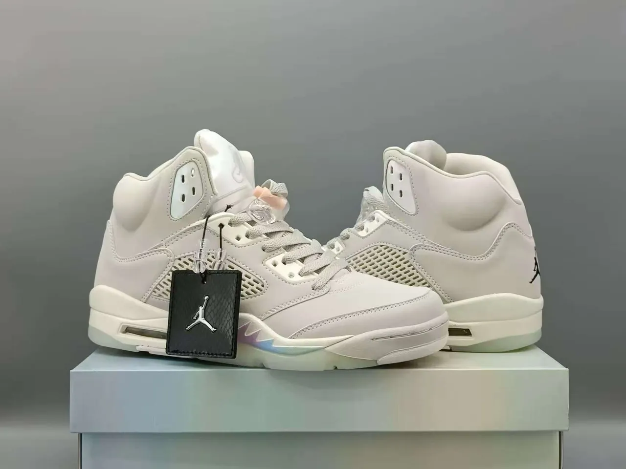 Air Jordan White Beige High-Top Monochrome Basketball Shoes 6