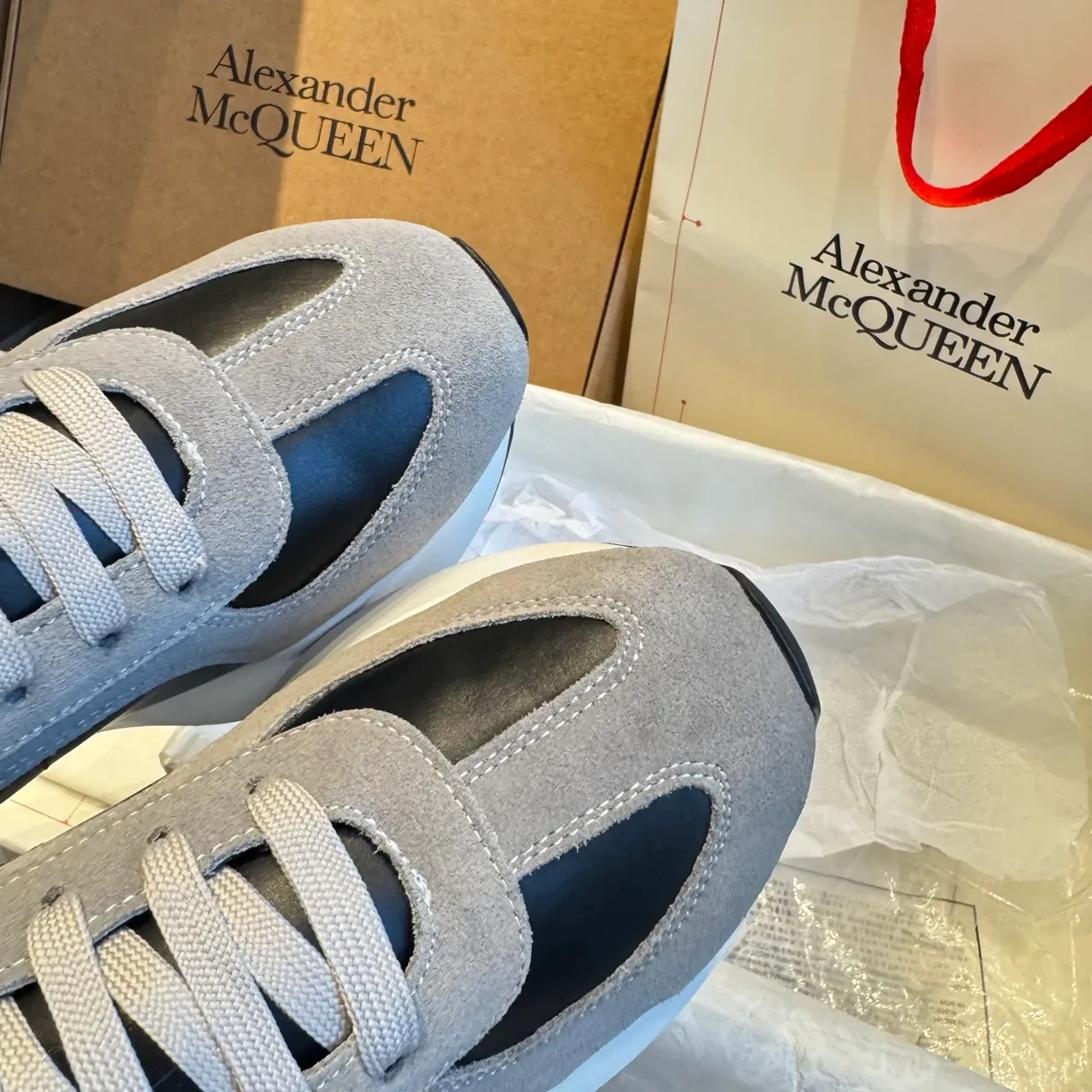 Alexander McQueen কালো ধূসর মোটা প্ল্যাটফর্ম সোল সুয়েড এবং চামড়া প্যানেল নির্মাণ লাইফস্টাইল স্নিকার্স 5
