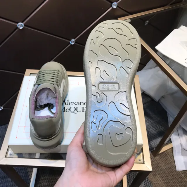 Alexander McQueen sneakers oversized, verde exército, roxo, sola de plataforma, upper de couro sintético suave, sneakers lifestyle 3