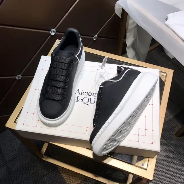 Alexander McQueen حذاء رياضي Oversized أسود وأبيض ستايل حياة 8