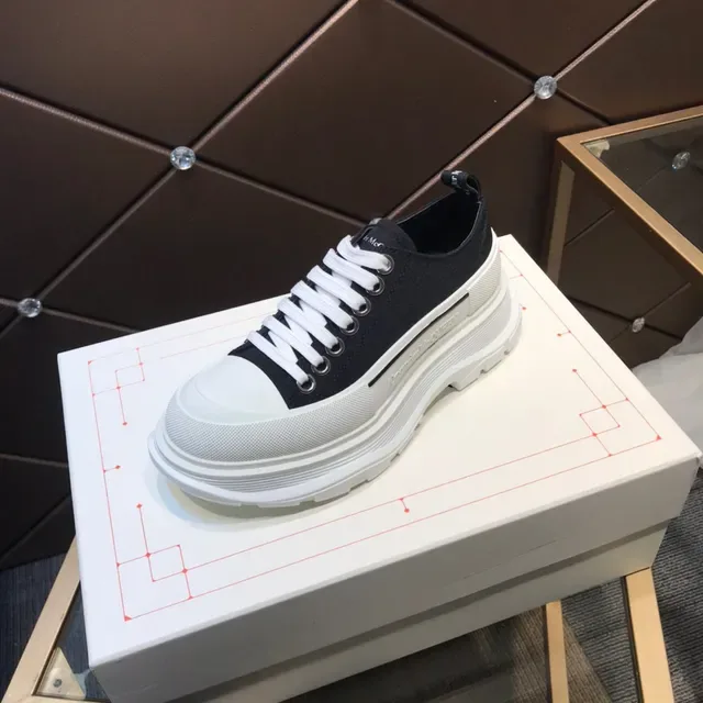 Alexander McQueen Oversized Sneaker Black and White Lifestyle Sneakers 7